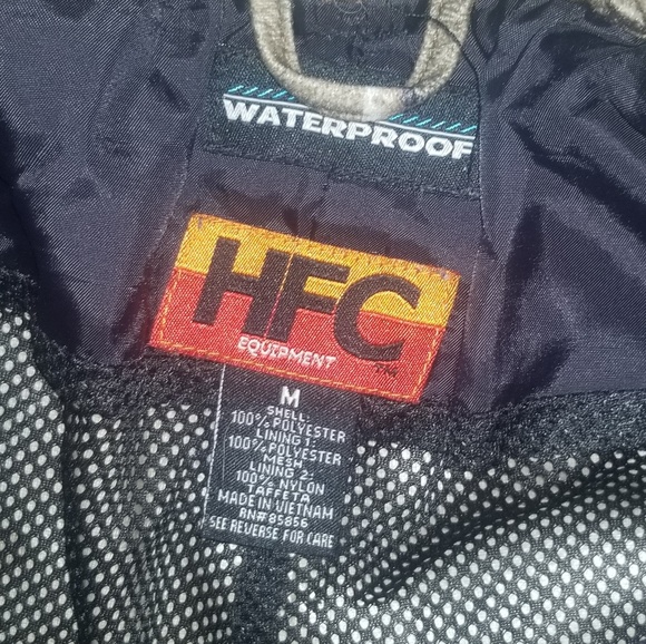 EUC Youth Medium Camo Waterproof Hunting Pants - Picture 3 of 5